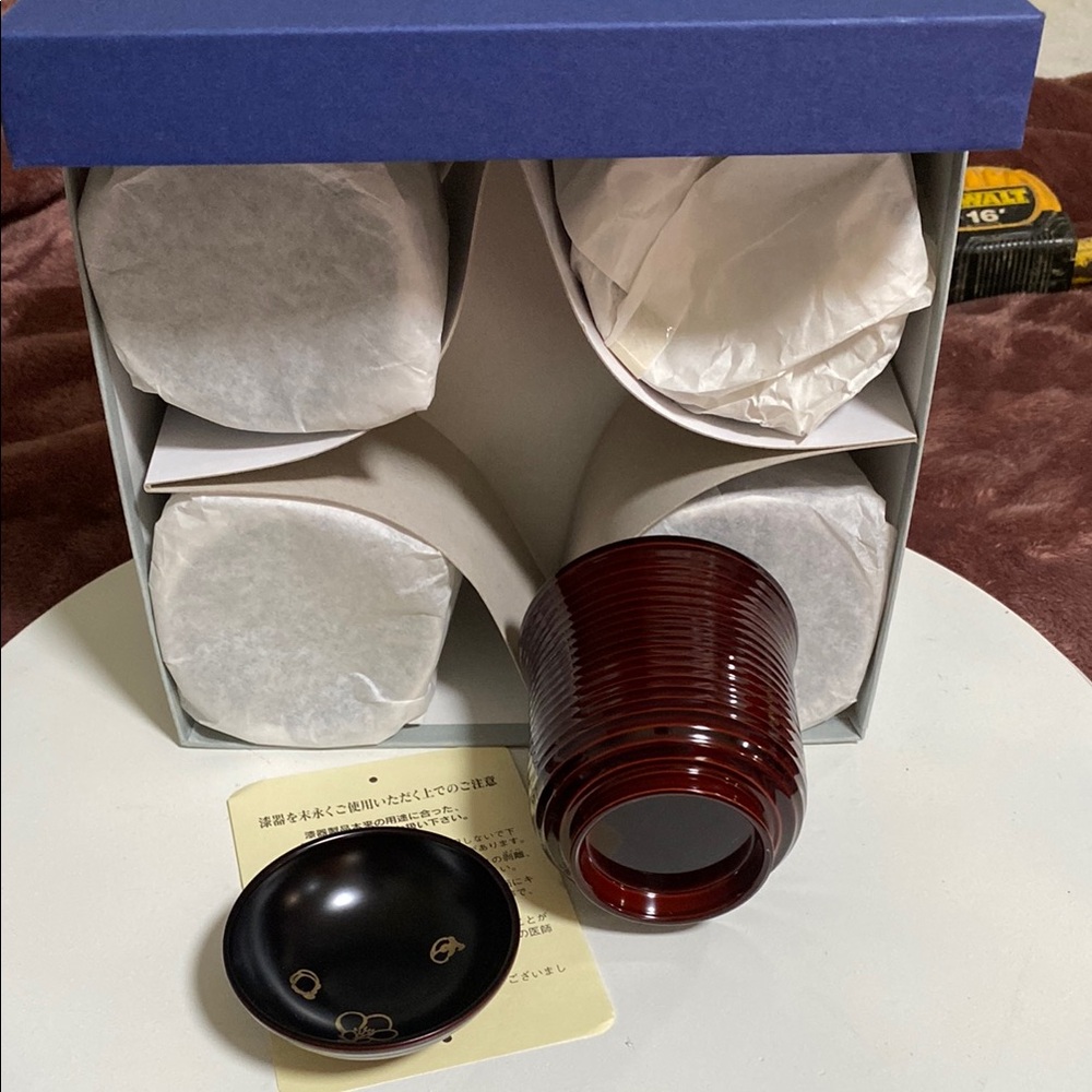 Elegant Red and Black Cup Set